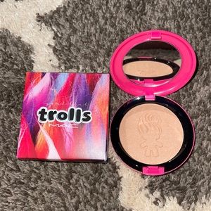 BNIB Trolls x MAC Beauty Powder in Glow Rids